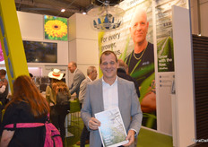 Pieter Mol of Ludvig Svensson. Ludvig Svensson has screens AND fans in their portfolio. The fan fits in their recommendations about climate in the greenhouse. Screens combined with vertical fans create a more homogenous climate.